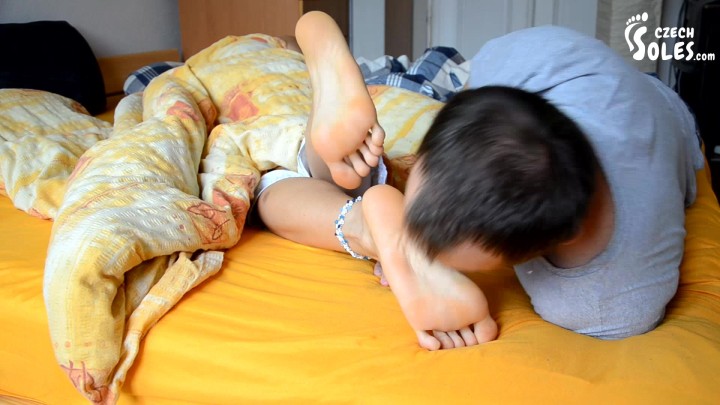 Czech Soles - Sleepy feet wakeup worship